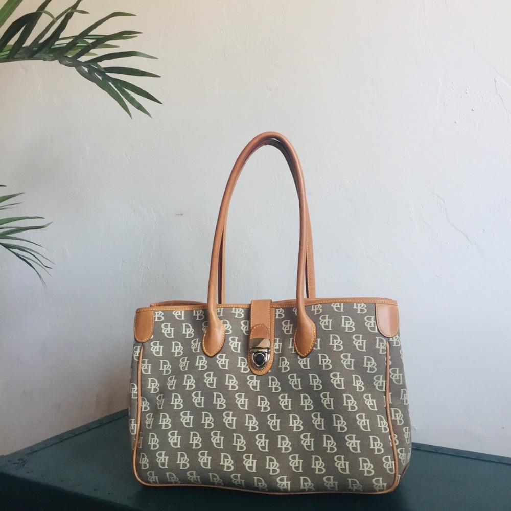 🎈Dooney & Bourke XL Monogram DB Tote